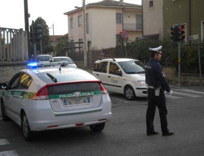 Rho: I vigili sequestrano armi e droga