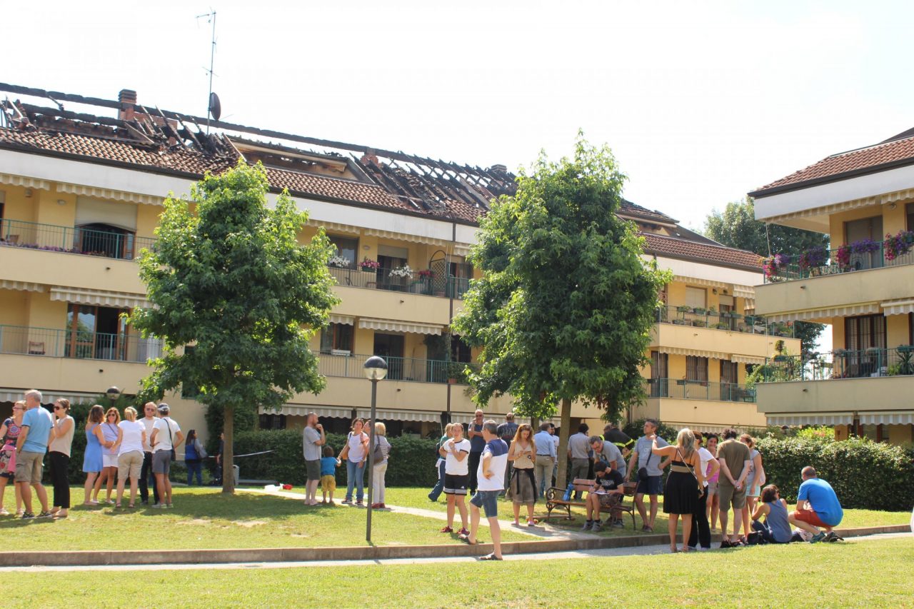 Incendio ad Arese | I residenti rientrano nelle case FOTO