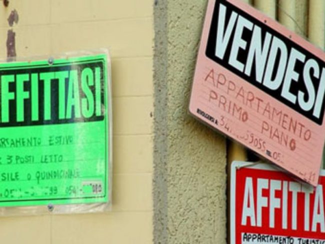 Vendesi casa, ma nessuno compra: col cartello in cinese… va a ruba!