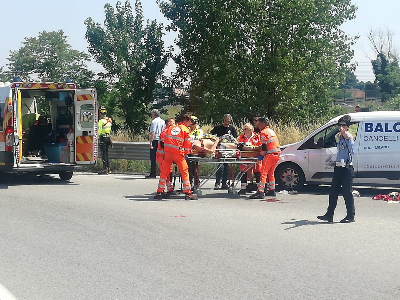 Investito un ciclista a Cornaredo: grave un 79enne