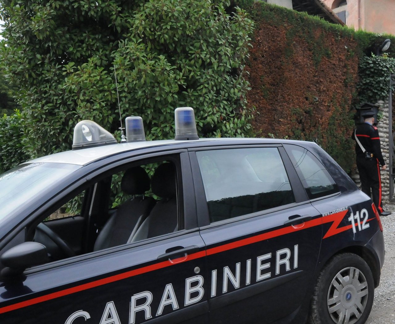 La mediatrice culturale va a casa sua e lui la sequestra per 24 ore da incubo