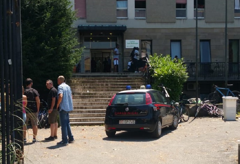 Migranti protestano alla Vincenziana di Magenta contro il taglio dei 35 euro