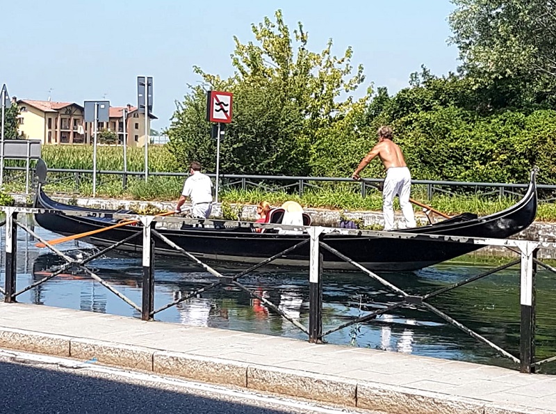 Gaggiano come Venezia, tra gondole e… acqua alta