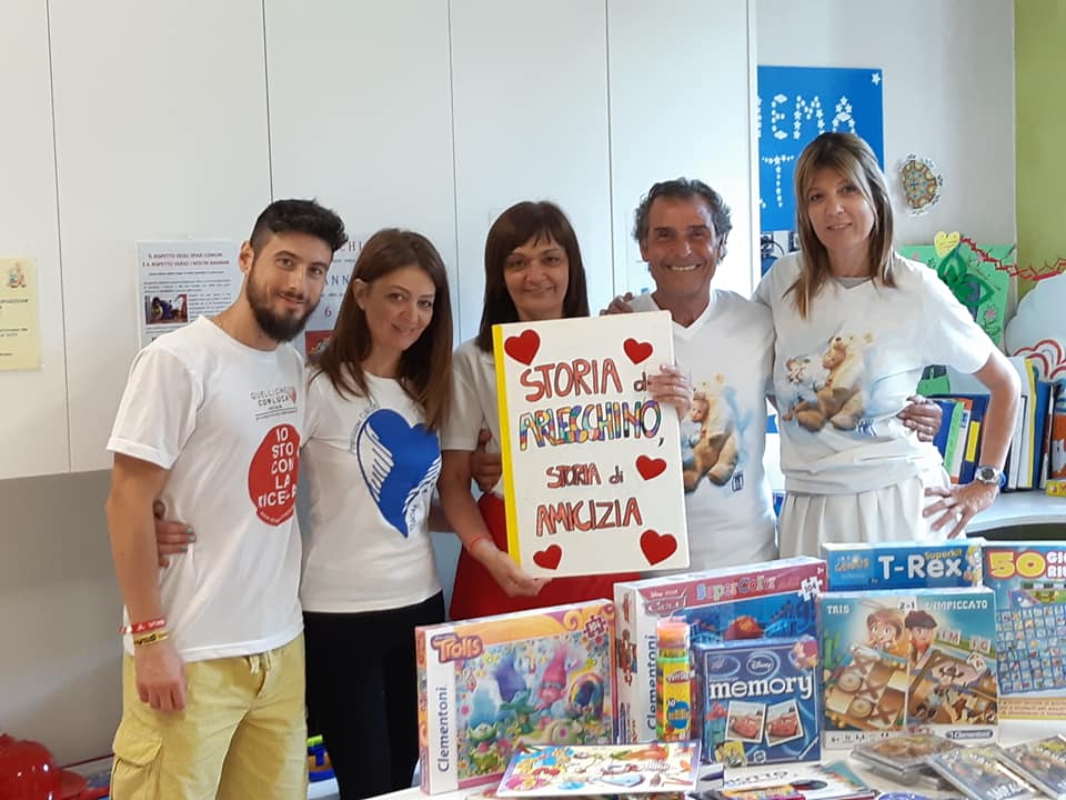 Per ogni augurio ricevuto dona un euro alla ricerca