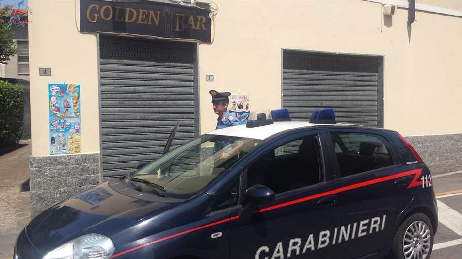 Spaccio di droga tra un taglio e un caffè: tre arresti a Locate Varesino