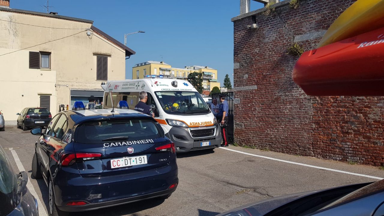 Ciclista cade nel Naviglio, è in condizioni disperate