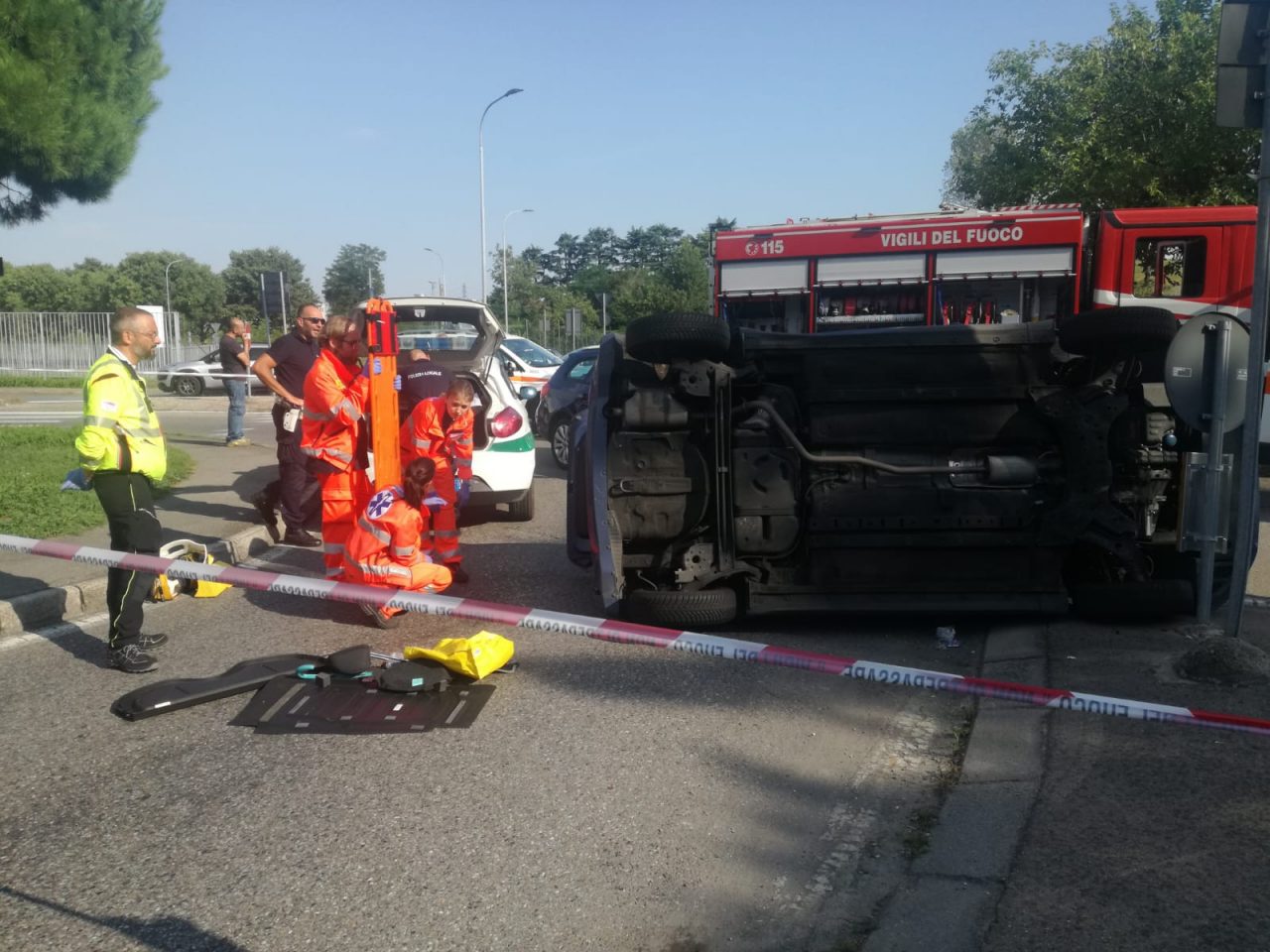 Spettacolare incidente in via Magenta a Rho FOTO
