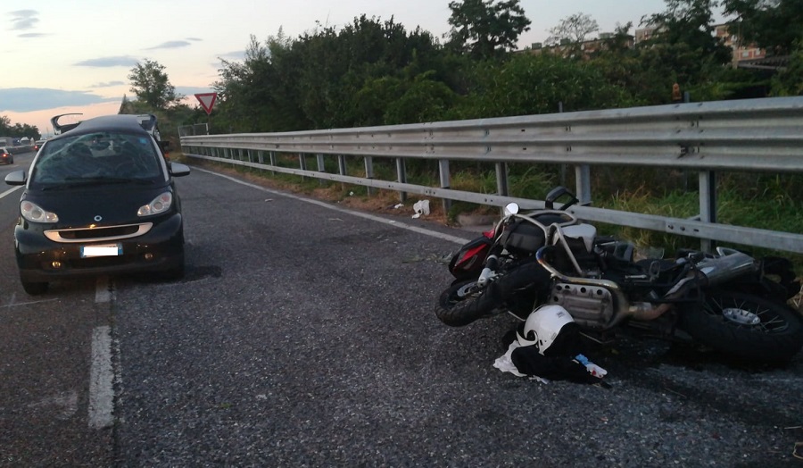 Tangenziale ovest, scontro auto-moto a Cusago: grave centauro