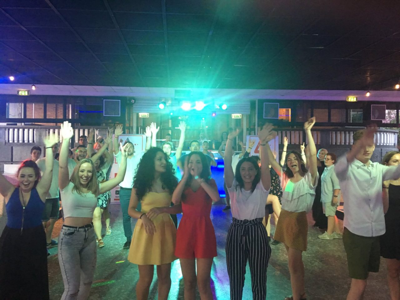 S.Vittore, i nuovi 18enni ballano in discoteca col sindaco FOTO