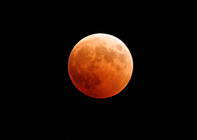 Cassinetta: tutti al parco ad ammirare la luna