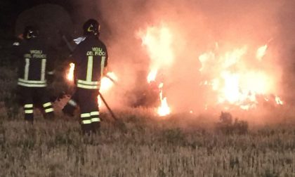 Balla di fieno va a fuoco a Senago