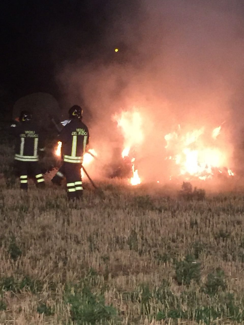 Balla di fieno va a fuoco a Senago