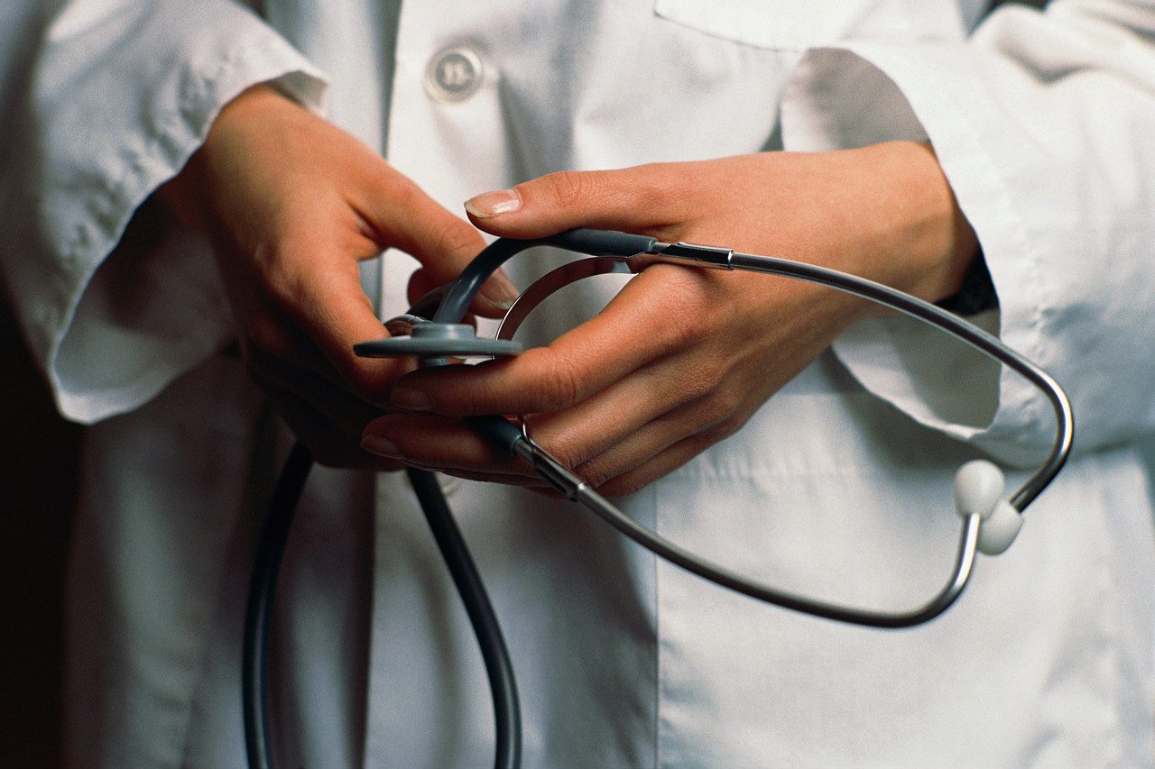 Medico “silurato” a Marcallo, il caso in Regione