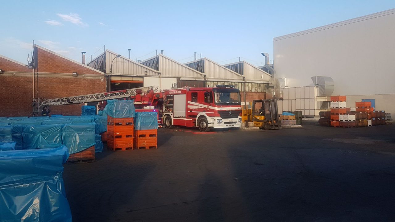 Cornaredo, incendio nella ditta Lobo