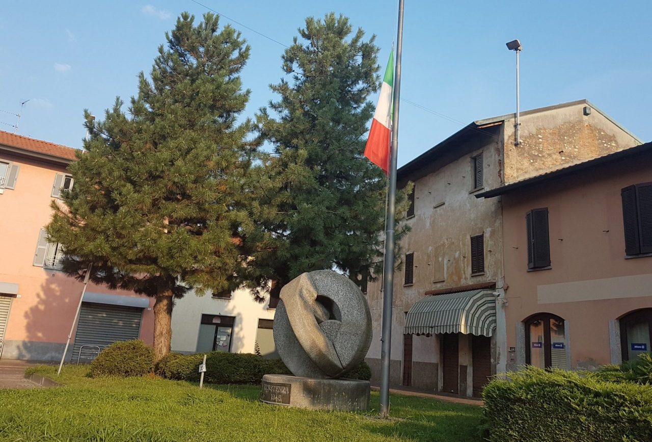 Vittime di Genova, a Castano Primo bandiere a mezz’asta