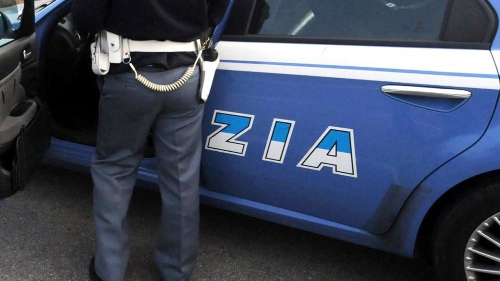 Spaccia in classe: arrestato davanti ai compagni