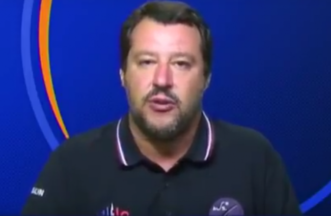 Salvini in tv con la maglietta degli Alpini, insorge l’Ana