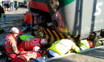 Donna sotto il treno a Fino Mornasco: mobilitazione di soccorsi per salvarla FOTO