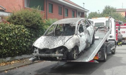 Auto esplosa a Castano, salvi i passeggeri