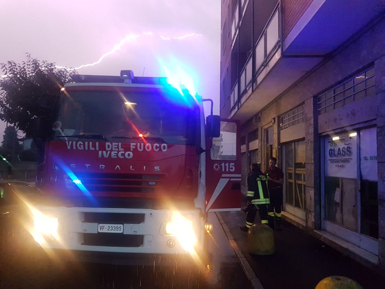 Appartamenti allagati a Bollate, i pluviali non reggono