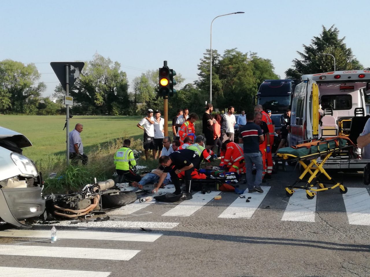 Incidente a Rho, motociclista grave FOTO