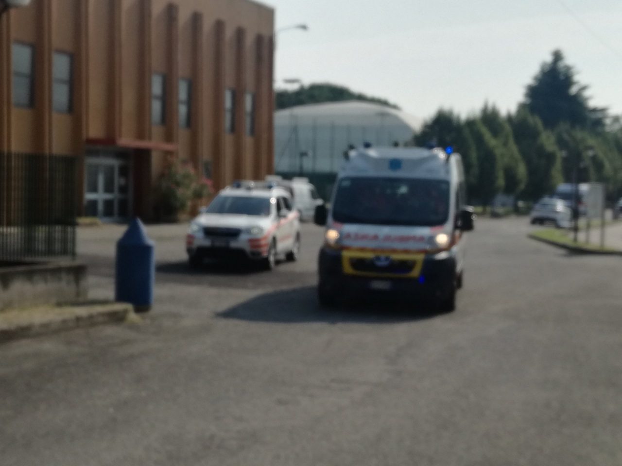 Rho – Paura in piscina per due fratellini schiacciati da un armadietto