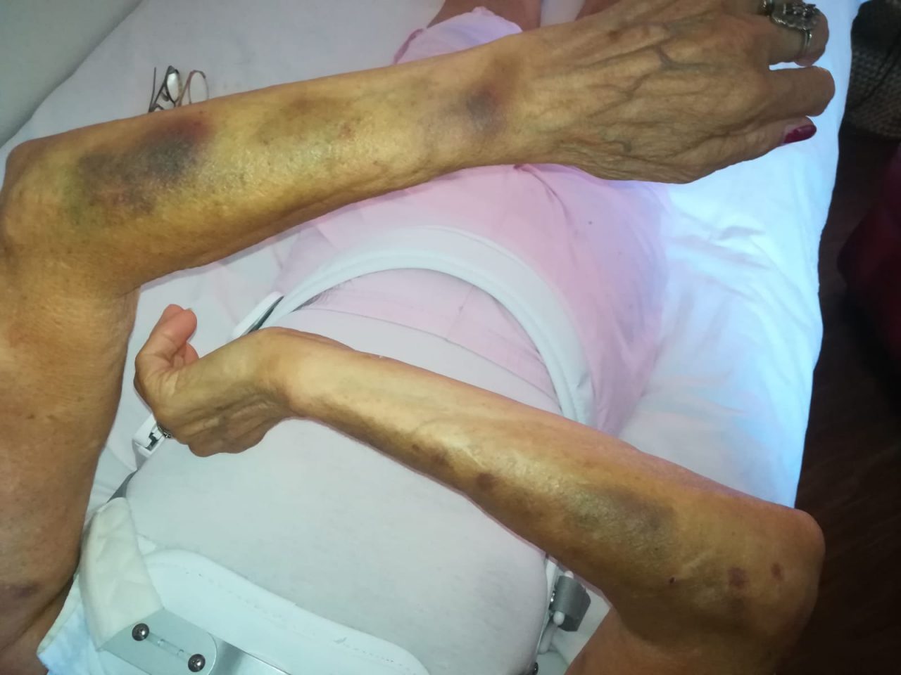 Botte alla nonna: “Quella donna voleva uccidermi”
