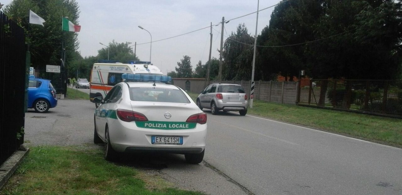 Casorezzo, si amputa le dita mentre lavora