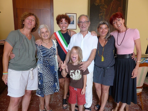 Riconoscimento famiglie arcobaleno: sfida al Ministro Fontana anche dalla Lombardia