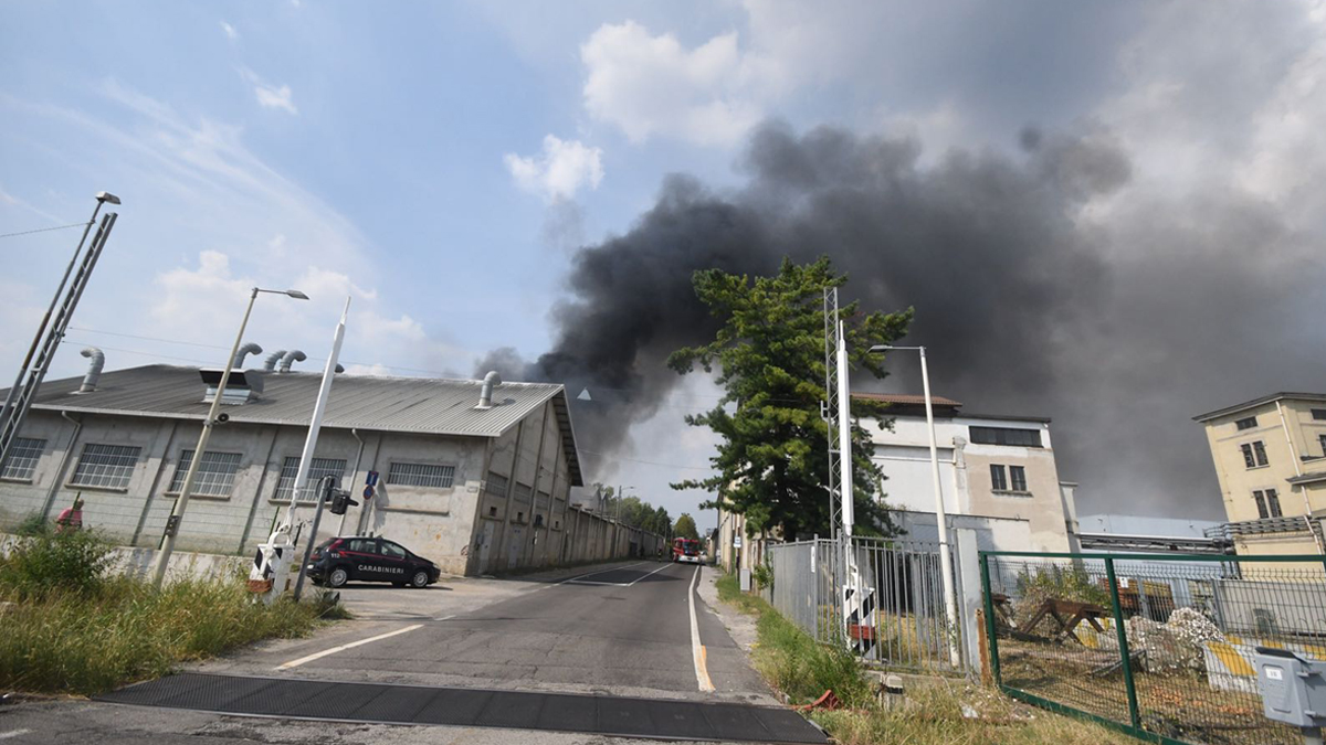 Incendio Snia Cesano: tanti i mezzi dei Vigili del fuoco VIDEO