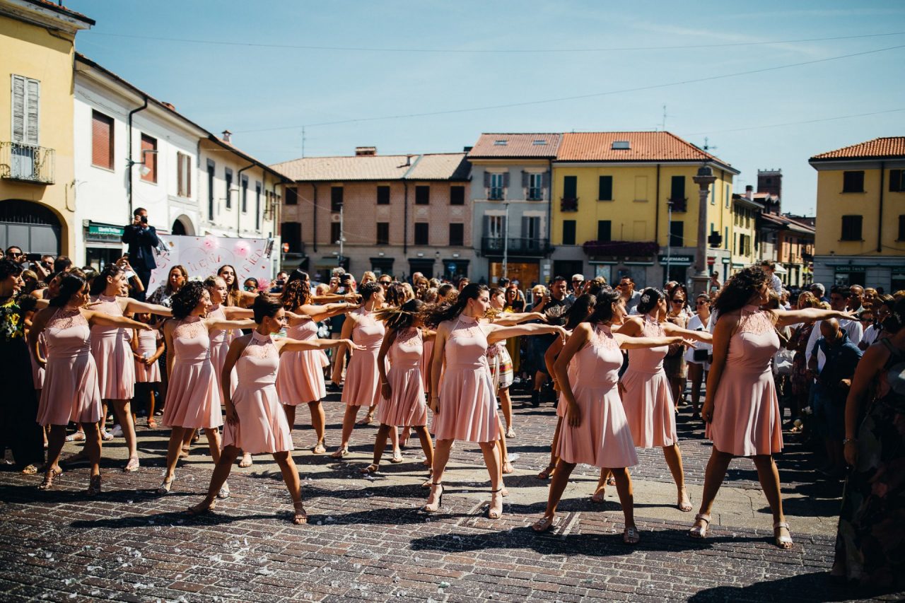 Nozze a ritmo di danza in piazza a Rho FOTO e VIDEO