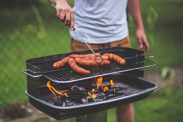 Ozzero, gara di barbecue e hamburger con Pro loco