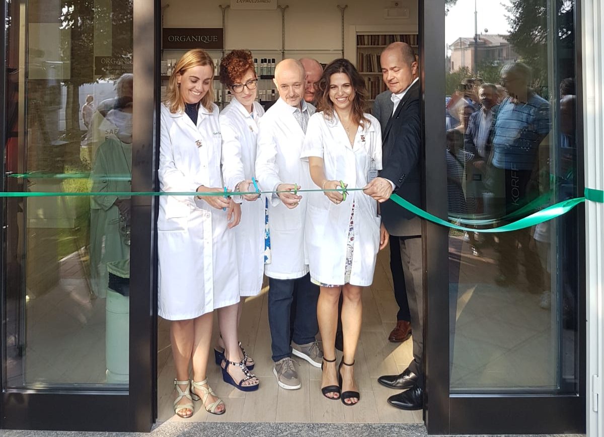 Taglio del nastro per la nuova farmacia comunale di Tradate