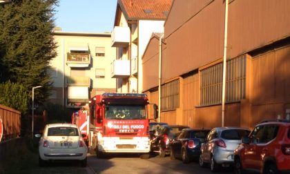 Frigorifero a fuoco: incendio in un appartamento a Settimo