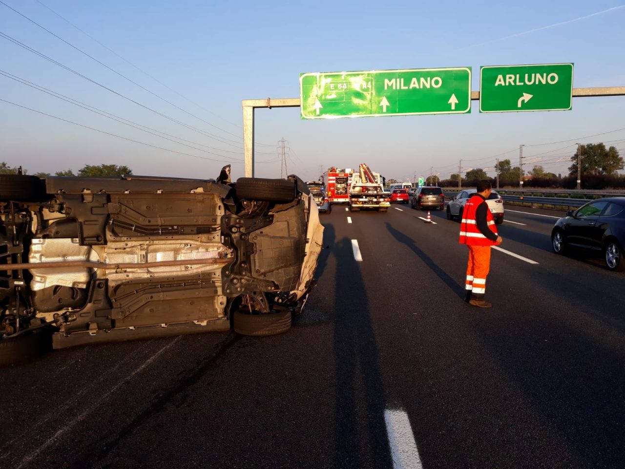 Ribaltamento sull’A4: coinvolte due persone – LE FOTO