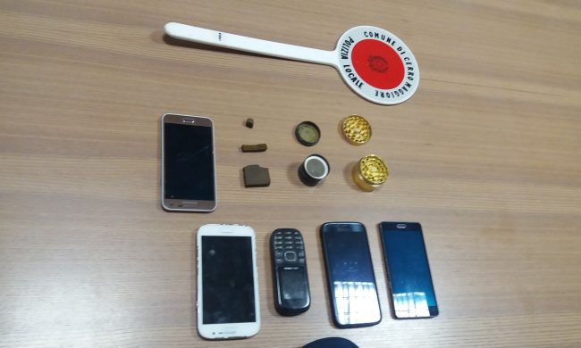 Vigili In Azione Coi Cani Antidroga Tre Denunciati FOTO Prima Milano 