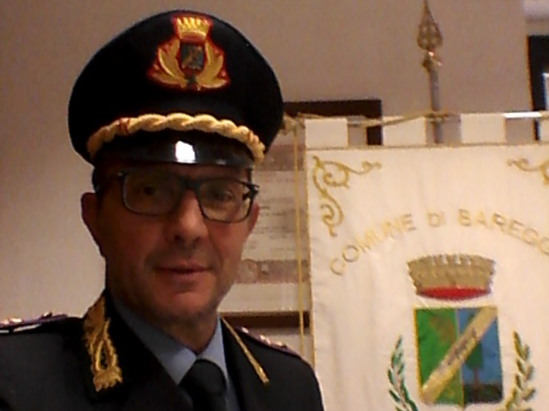 Derubava gli agenti, donna delle pulizie nei guai