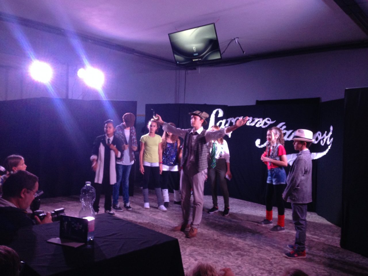 Cena con delitto... di fronte a 220 testimoni