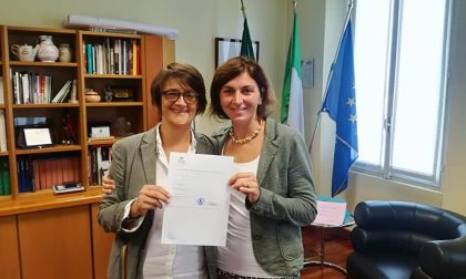 Unioni civili, Sindaco di Arese firma il certificato per avere due mamma riconosciute