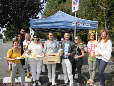 Amministrazione fuori da scuola per l’inizio dell’anno