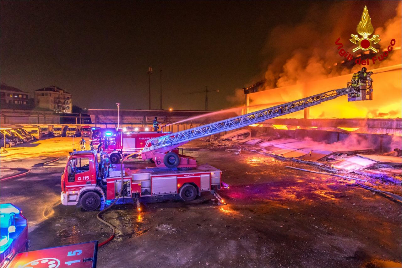 Incendio in una ditta di rifiuti: “La Lombardia non è la terra dei fuochi”