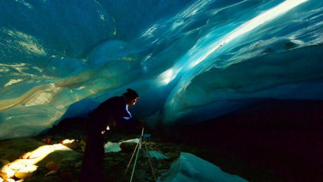 Grotta nel ghiacciaio scoperta in Valtellina: presto svanirà VIDEO
