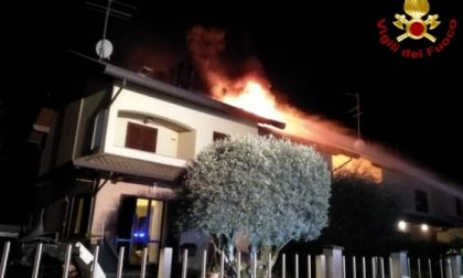 Incendio a Bernate, a fuoco il tetto di una casa