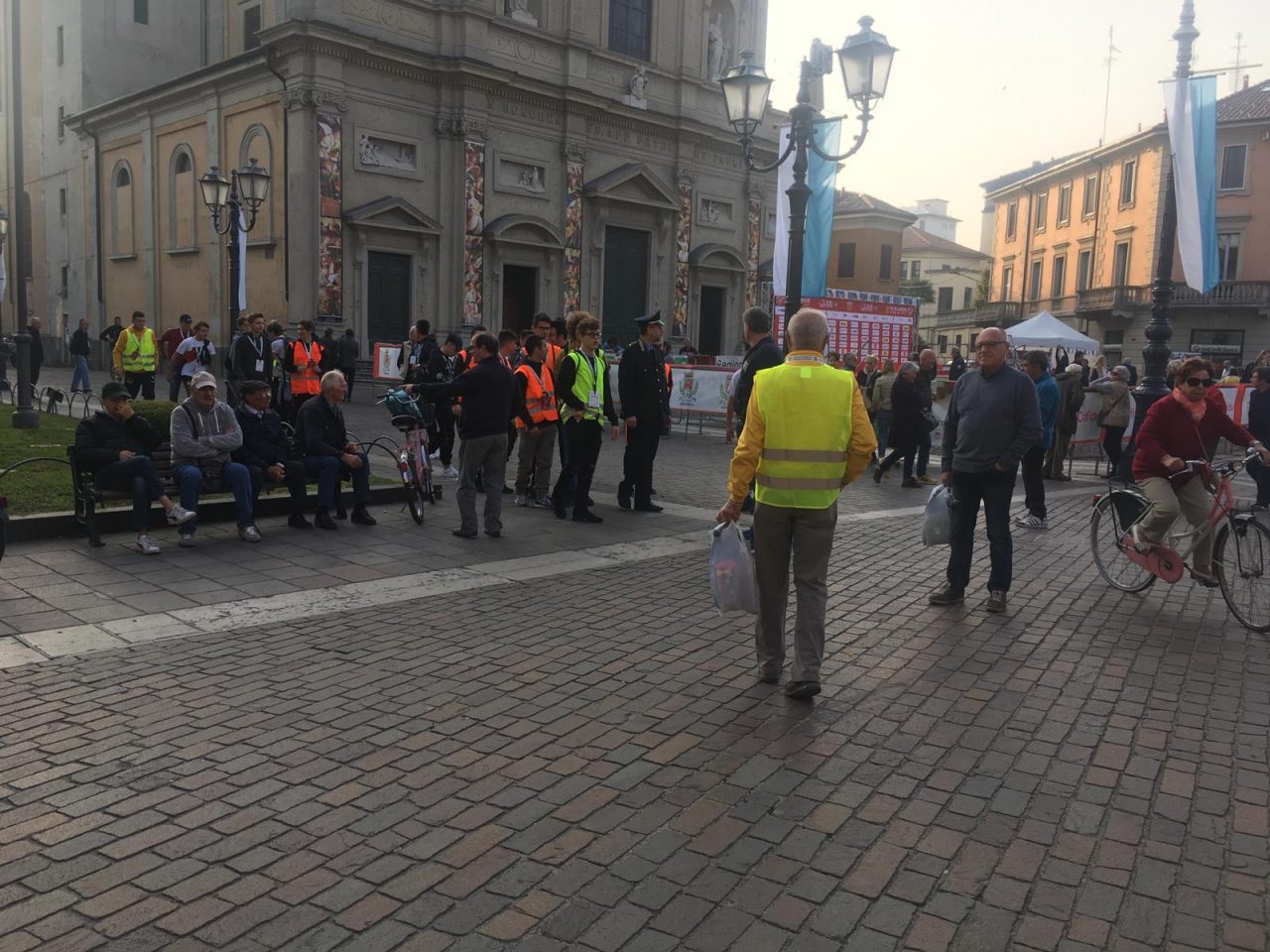 Saronno in fermento per la partenza della Tre Valli FOTO e VIDEO