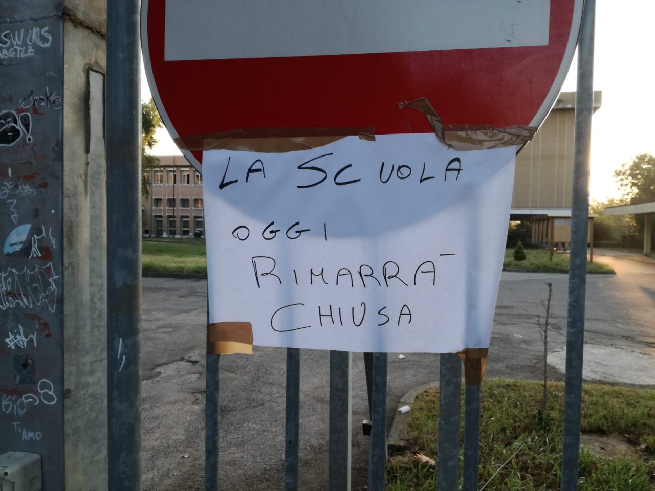 Scuola allagata, gli studenti restano a casa
