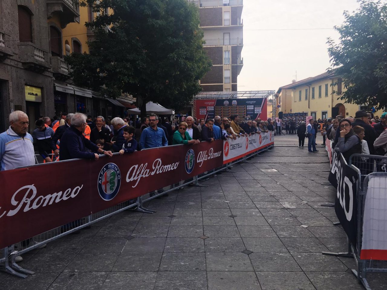 Ciclismo: la Milano-Torino parte da Magenta FOTO e VIDEO