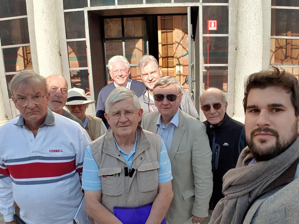 Delegazione anglo-americana in visita alla città della Battaglia
