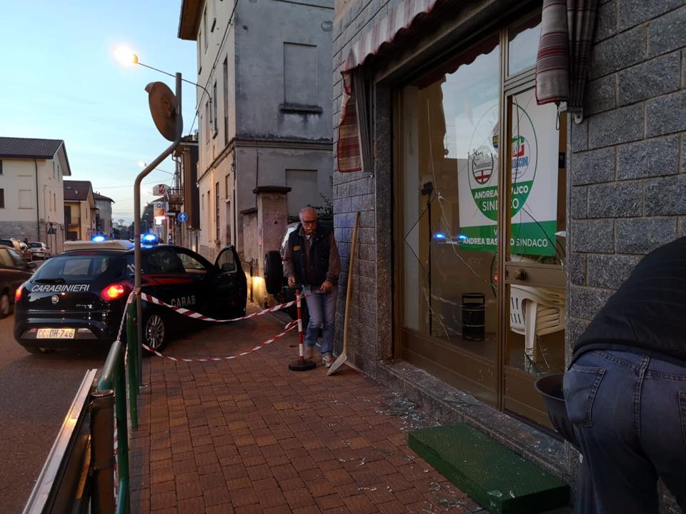 Attacco vandalico contro la sede della lista del sindaco a Cogliate