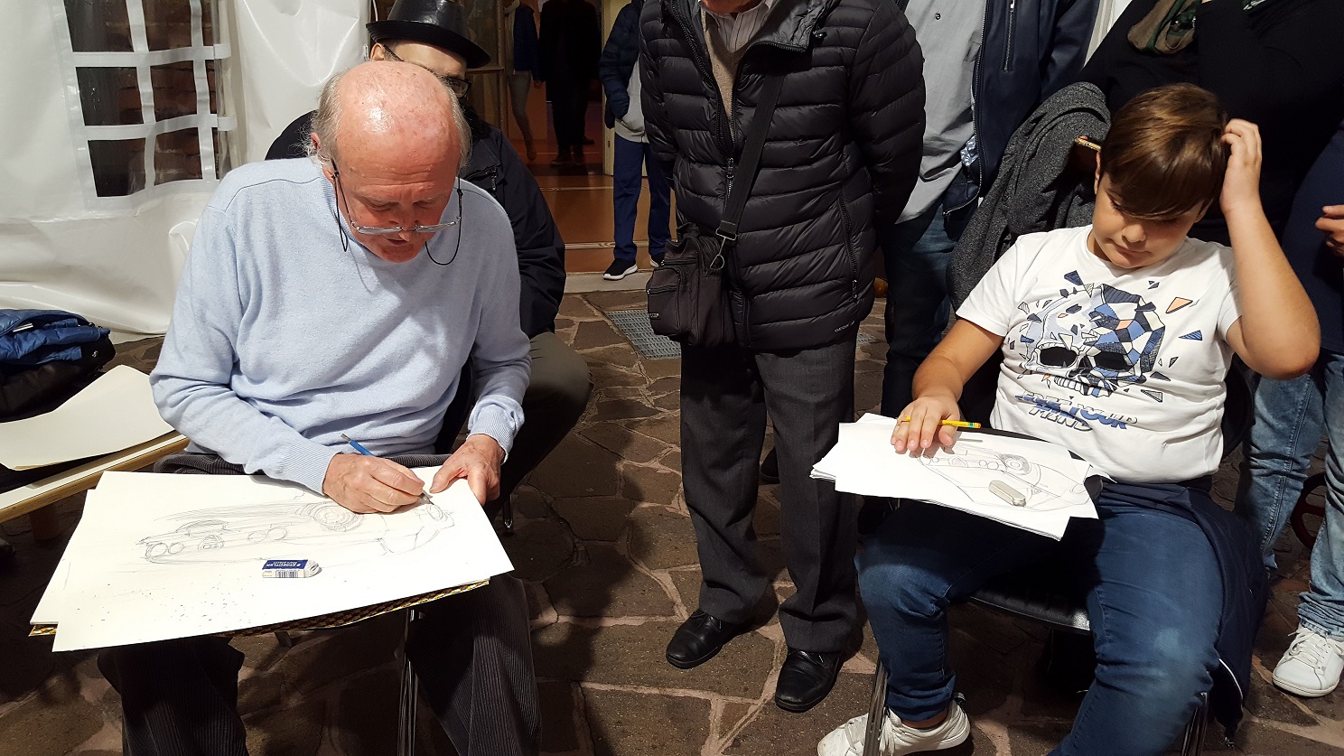 giorgio alisi disegna in mostra