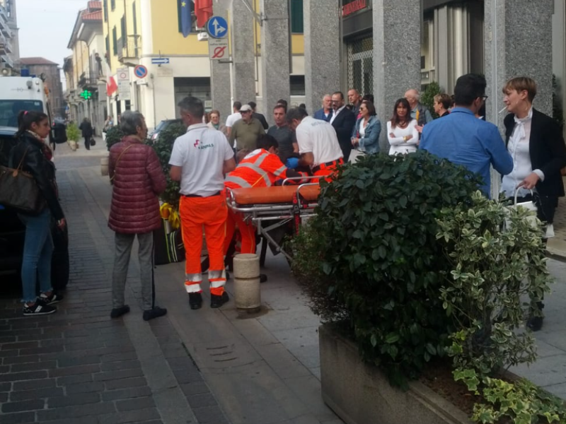 Pedone investito in via Madonna a Rho FOTO